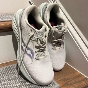 Saucony Triumph Women’s Size 11 Sneaker